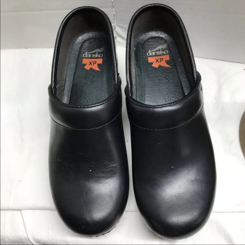 Dansko XP black leather shoes are size 39…(8-1/2). Gently used..good condition
